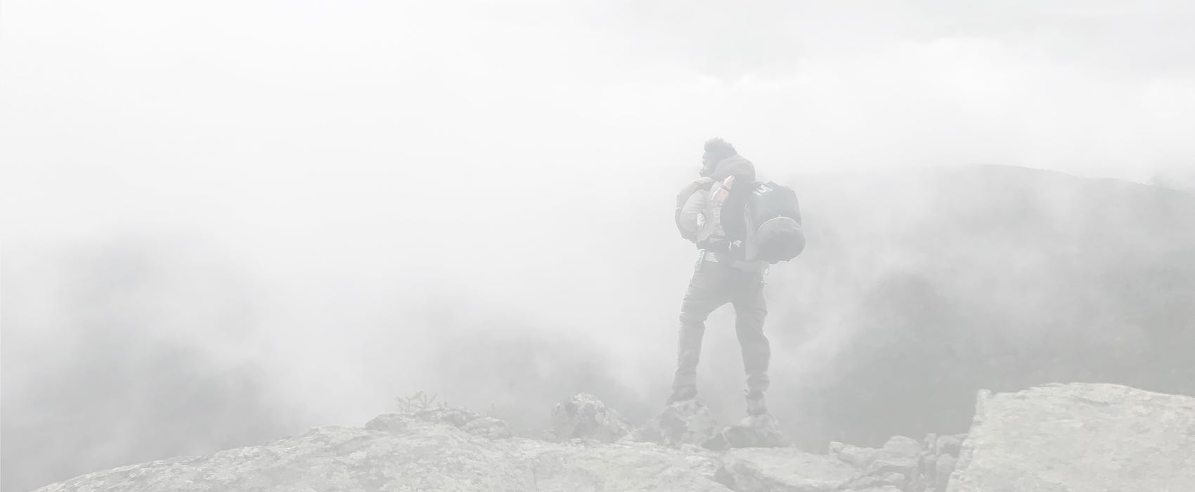 balazs-busznyak-3mtcyvbAqzM-unsplash فولار الشارة الخشبية كامل